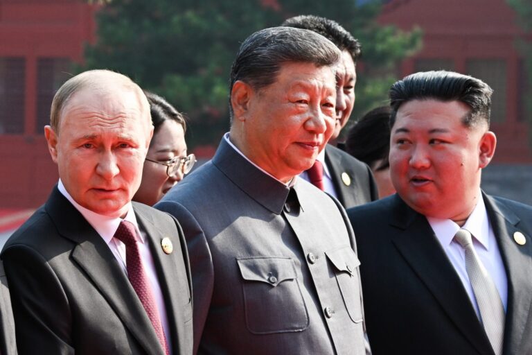 Xi Jinping alla parata militare a Tienanmen “Il mondo scelga tra la guerra e la pace” / VIDEO