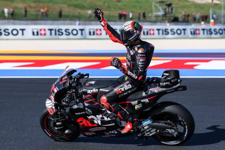 Bezzecchi si prende sprint e pole position a Misano, caduta per Marc Marquez