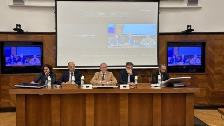 Stm annuncia al Mimit il ritiro degli esuberi per lo stabilimento di Agrate