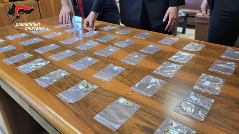 Furti di gioielli in Sardegna, ricettatrice rintracciata nel Ferrarese