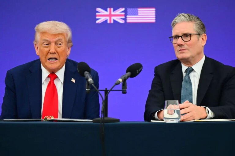 Trump e Starmer firmano l’accordo sul nucleare civile, il presidente Usa “Legame indissolubile con il Regno Unito”