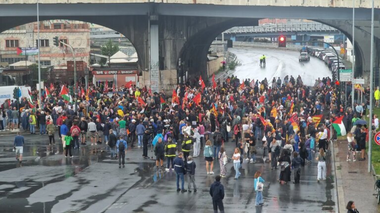 Sciopero generale, a Genova varchi bloccati e cortei per Gaza