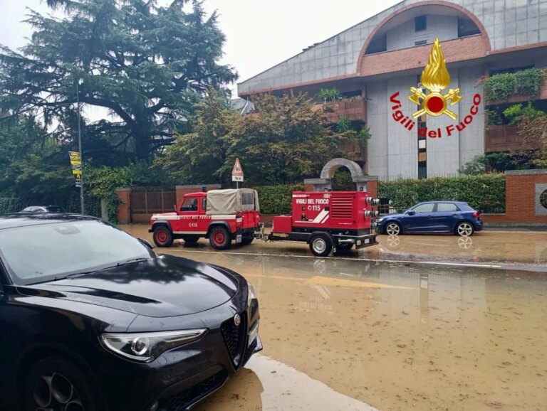 Maltempo in Lombardia: esondato il Seveso, frane a Como / Video