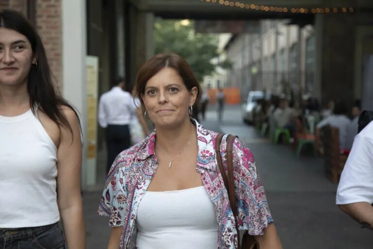 Il Parlamento Europeo conferma l’immunità per Ilaria Salis, scarto di un solo voto