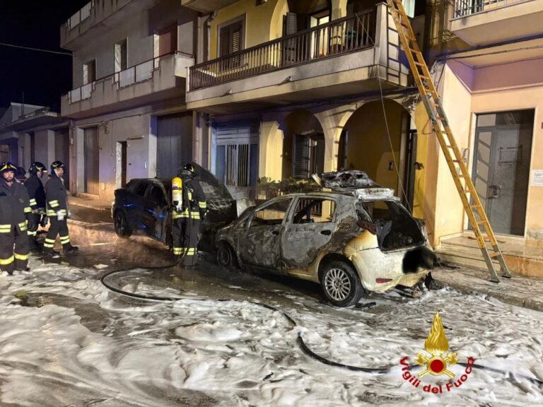 Vigili del fuoco salvano a Comiso due coniugi bloccati in casa da fiamme