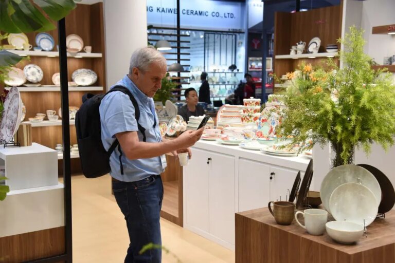 Cina: a Guangzhou seconda fase della 138esima Fiera di Canton (3)