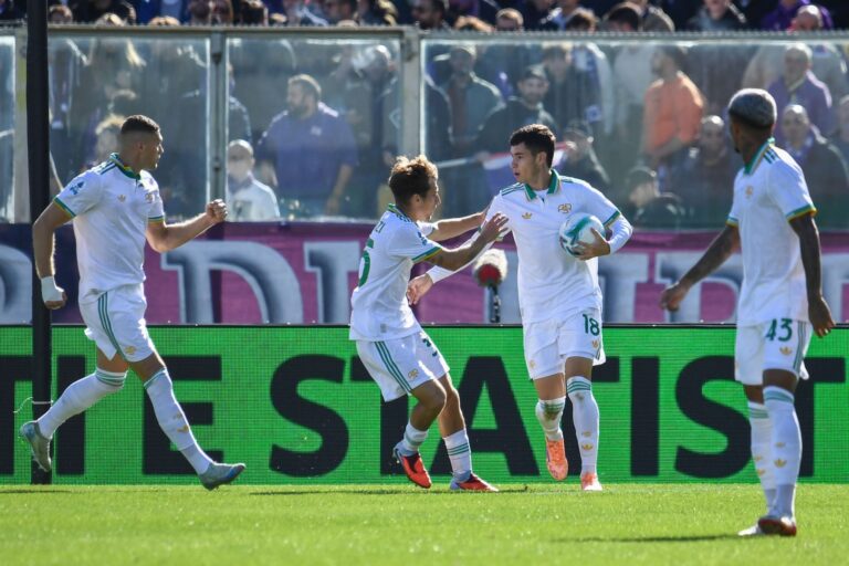 La Roma sbanca Firenze 2-1 in rimonta, è notte fonda per Pioli