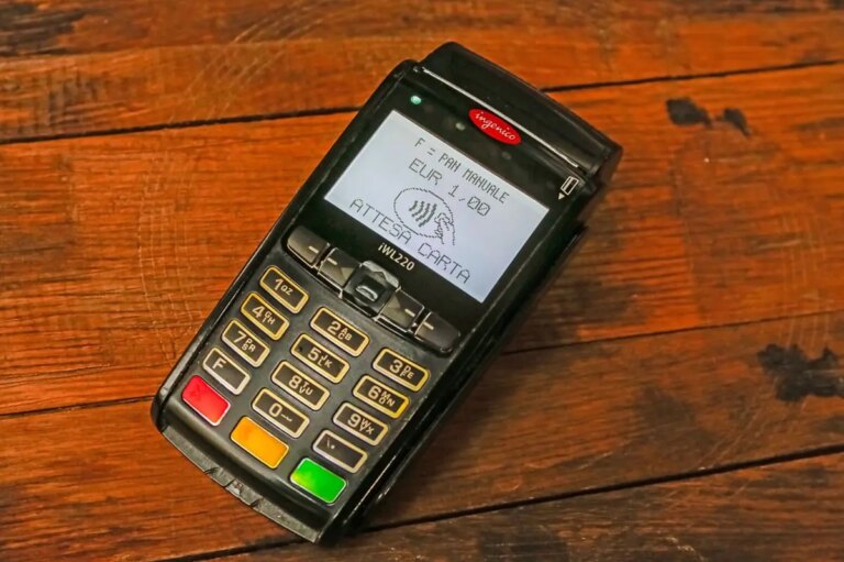 Report Bankitalia, il 61% dei pagamenti in contanti. Cresce l’utilizzo di strumenti elettronici