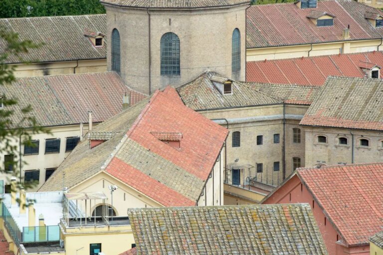 Roma, crolla una parte del tetto del carcere di Regina Coeli: non ci sono feriti