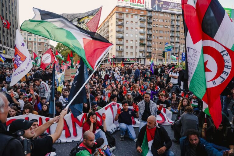 L’Italia si ferma per la Flotilla: in 100 mila a Roma e Milano, bloccata la linea ferroviaria a Firenze e Genova