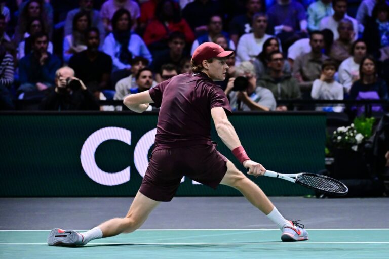 Sinner batte Shelton e vola in semifinale al Masters 1000 di Parigi