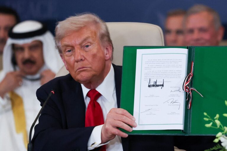 Trump e i leader di Egitto, Turchia e Qatar firmano a Sharm l’accordo di pace per Gaza