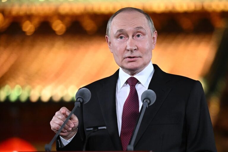 Russia, Putin presenta il nuovo missile nucleare Burevestnik: “Non ha eguali al mondo”