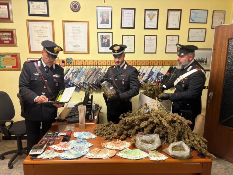Aveva trasformato la casa in un punto di smercio al dettaglio di hashish e marijuana: arrestato 36enne nell’Astigiano