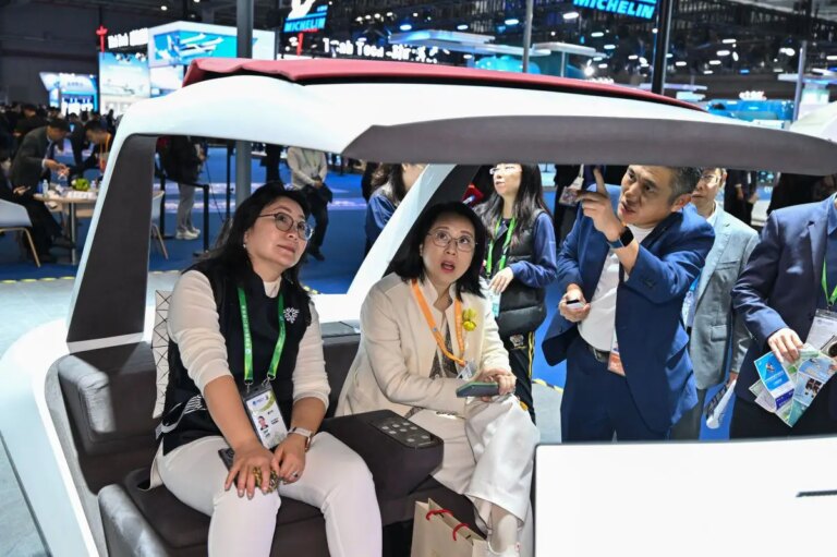 Cina: alla CIIE esposti nuovi prodotti e tecnologie innovative per mobilità (3)