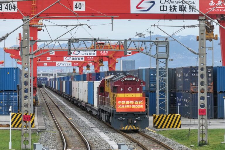 Cina-Europa: tra gennaio e ottobre Interporto Xi’an ha gestito oltre 5.000 treni merci (1)