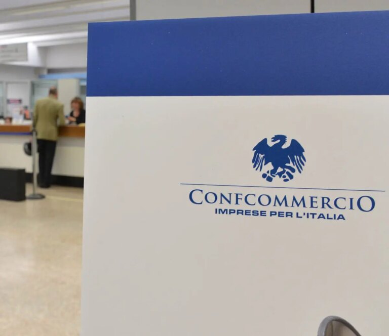 Confcommercio, l’economia accenna a ripartire ma i consumi sono ancora deboli