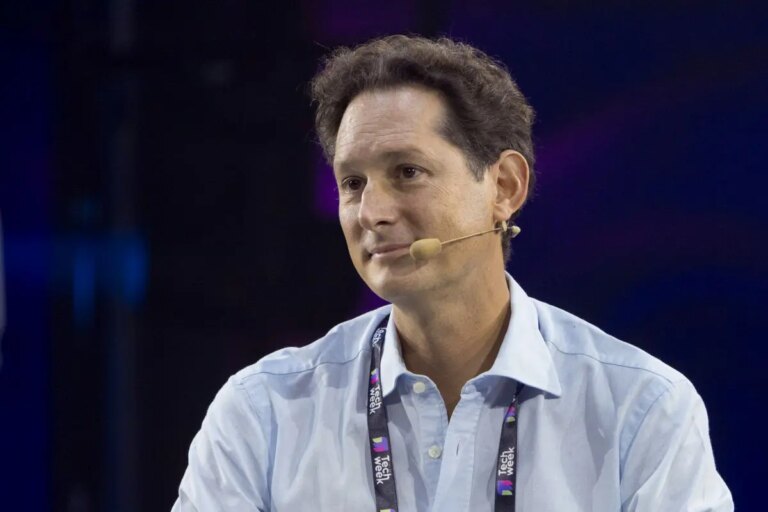F1, Elkann “I piloti Ferrari pensino a guidare e parlino meno”