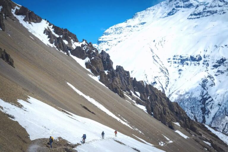 Farnesina, contattati i 5 alpinisti di Como in Nepal, stanno bene