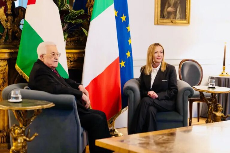Meloni incontra Abu Mazen, dare rapida attuazione al piano Trump