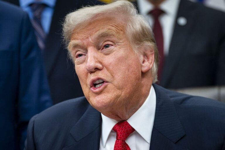 Trump oltre ogni limite, tra minacce e insulti