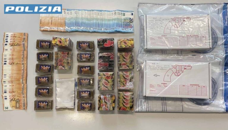 Armi e droga in casa, due arresti a Milano