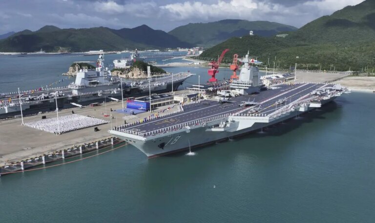 Cina: a Sanya la cerimonia di entrata in servizio della portaerei Fujian (2)