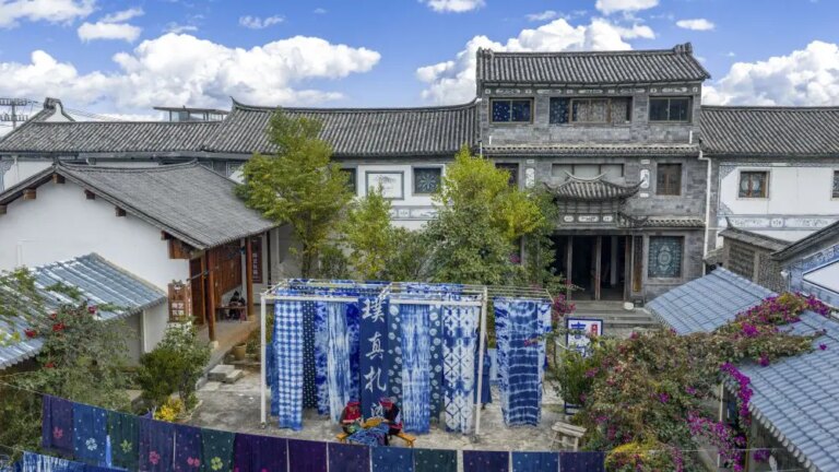 Cina: la tradizione del tie-dye Bai rivive nel villaggio di Zhoucheng (1)