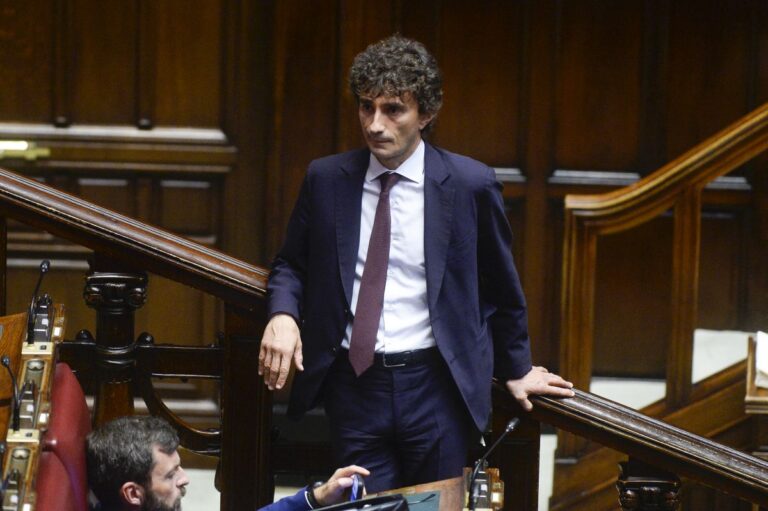 Bignami “Consiglieri del Colle contro Meloni?”. La replica del Quirinale: “Ennesimo attacco che sconfina nel ridicolo”