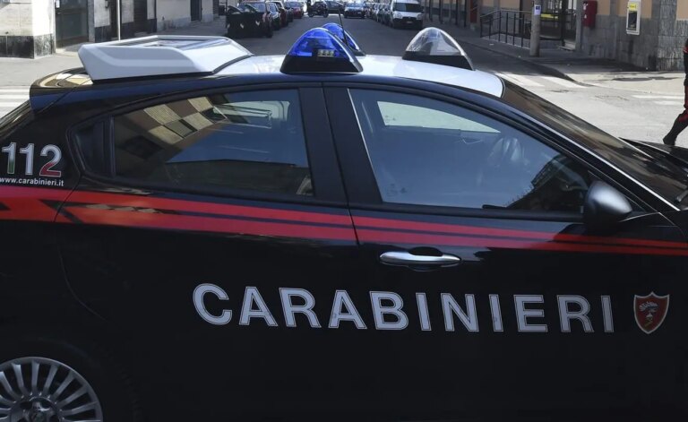 Uomo e donna morti in casa nel Perugino, ipotesi omicidio-suicidio