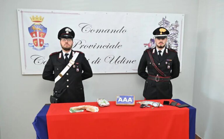 In auto con cocaina e armi, tentano la fuga al posto di blocco: due arresti a Udine