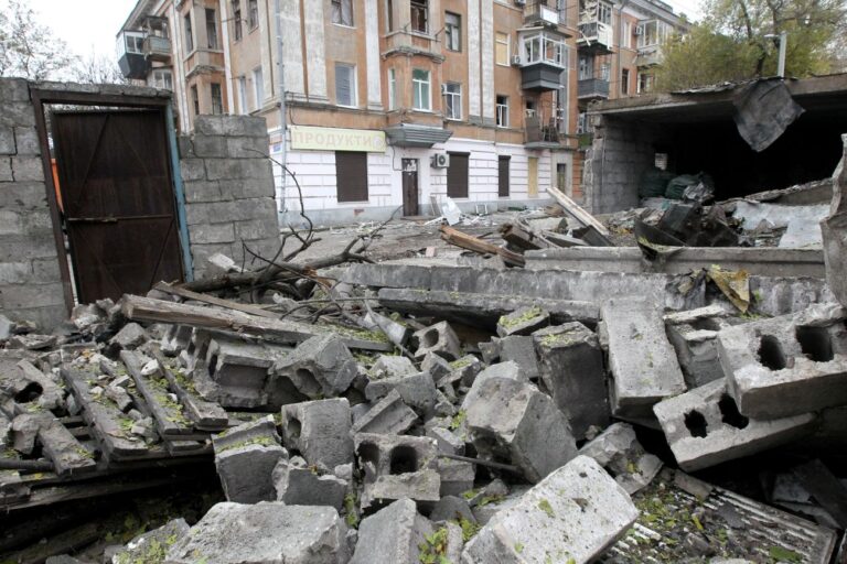 Ucraina, attacchi di droni e missili russi: morti e feriti a Dnipro
