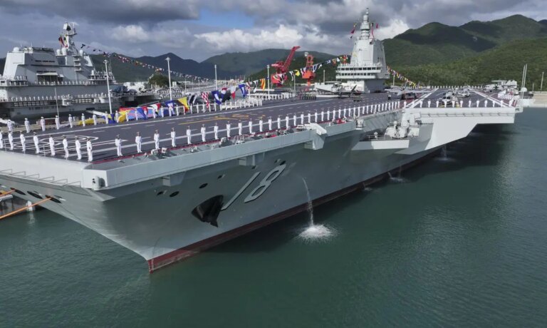 Cina: a Sanya la cerimonia di entrata in servizio della portaerei Fujian (1)