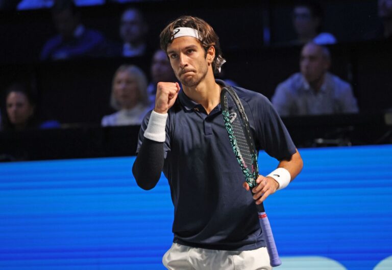 Musetti giocherà le Atp Finals, Djokovic rinuncia a Torino dopo aver battuto l’azzurro in finale ad Atene