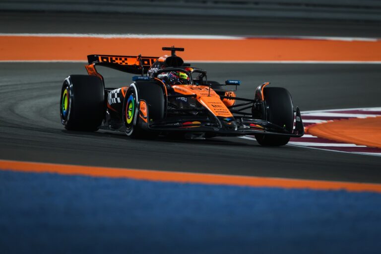 Sabato perfetto per Piastri in Qatar, vince la sprint e conquista la pole. Notte fonda Ferrari