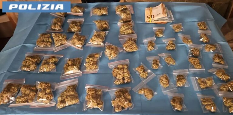 In cantina con droga e un fucile a canne mozze, arrestato un sedicenne a Catania
