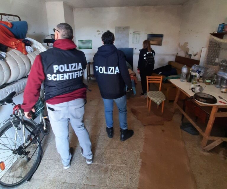 Tratta di esseri umani e sfruttamento del lavoro: 3 arresti nel Catanese