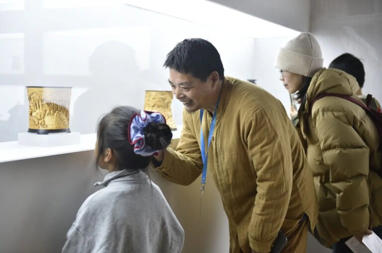 Cina: al via la mostra delle opere in legno a Pechino (2)