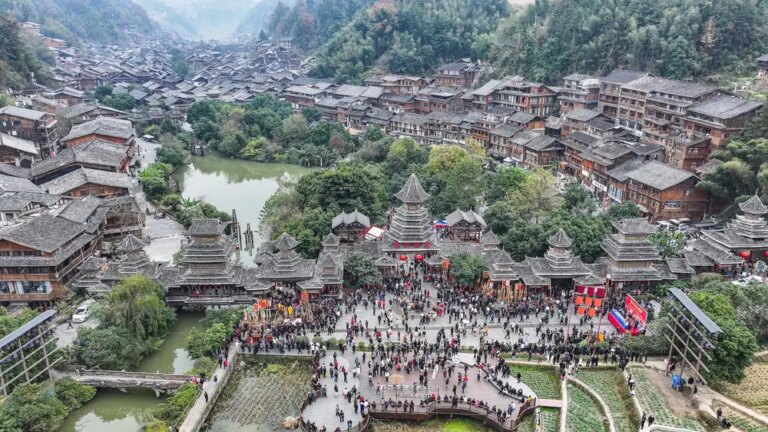 Cina: Capodanno Dong anima il villaggio di Zhaoxing nel Guizhou (1)