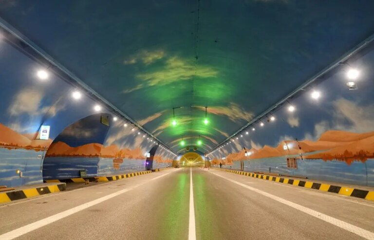 Cina: apre nello Xinjiang il tunnel autostradale più lungo del mondo (1)