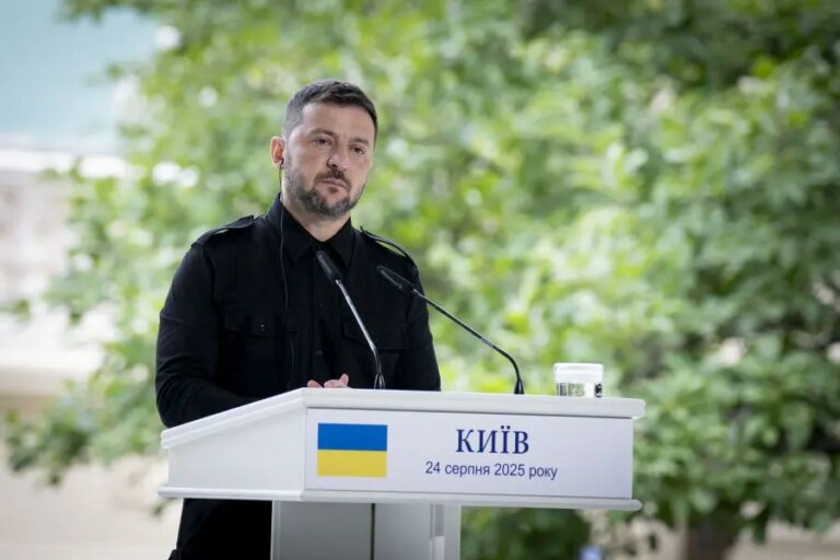 Ucraina, Zelensky “Al lavoro con gli Usa, per la ricostruzione stimiamo di aver bisogno di 700-800 miliardi”
