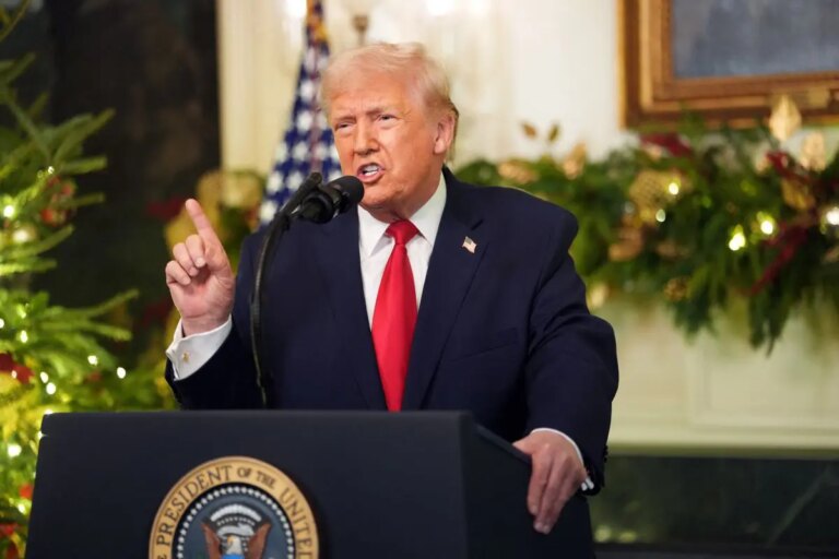 Alle 19 l’incontro Trump-Zelensky a Miami, il tycoon: “Con Putin una telefonata positiva e produttiva”