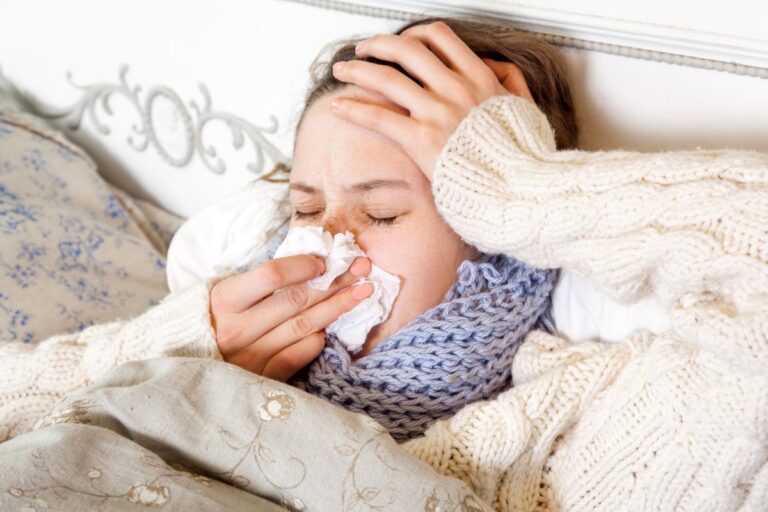 Influenza, 950 mila nuovi casi in Italia in una settimana. Iss “Vicini al picco”