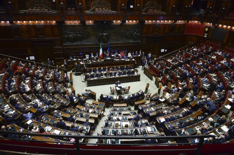 Manovra, dalla Camera arriva il via libero definitivo con 216 sì: è legge