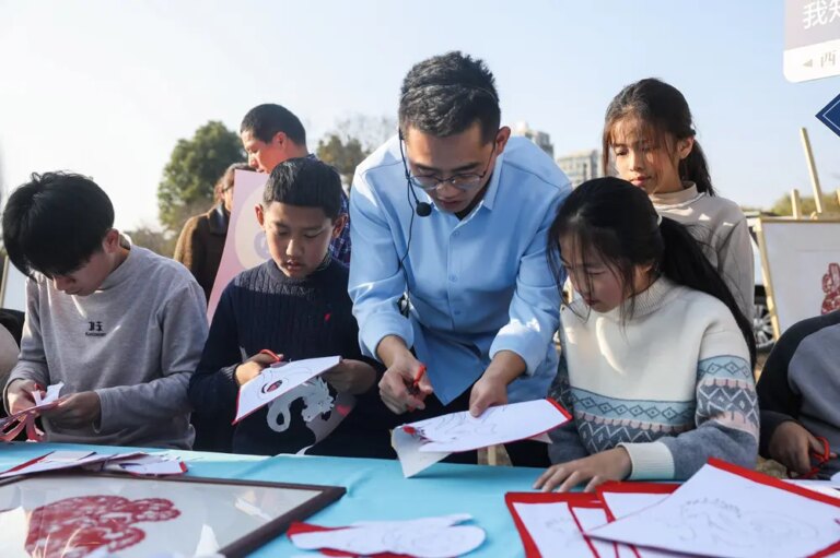 Cina: le immagini della fiera contadina in corso a Jiande (3)