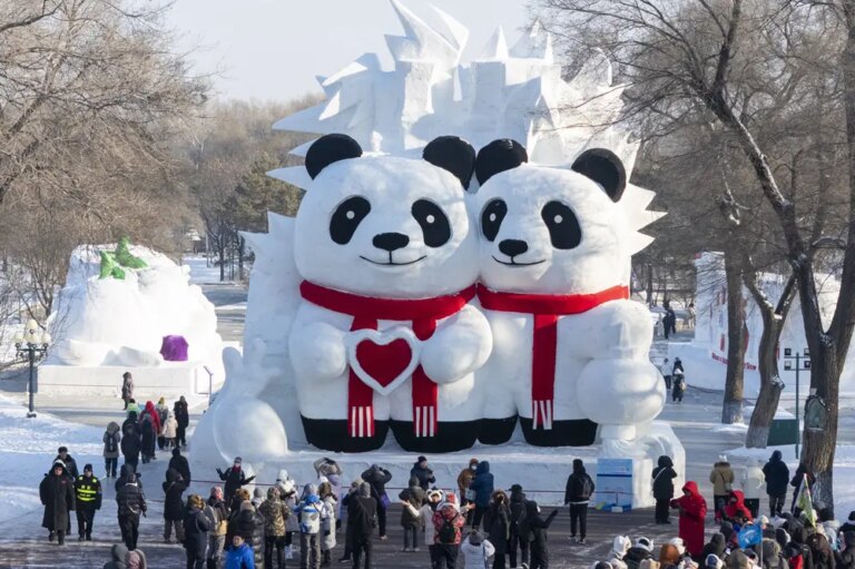 Cina: iniziata esposizione sperimentale di sculture di neve a Sun Island (1)