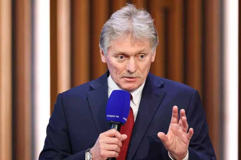 Russia, Peskov: “Gli aggiustamenti della strategia Usa sono coerenti con la nostra visione”