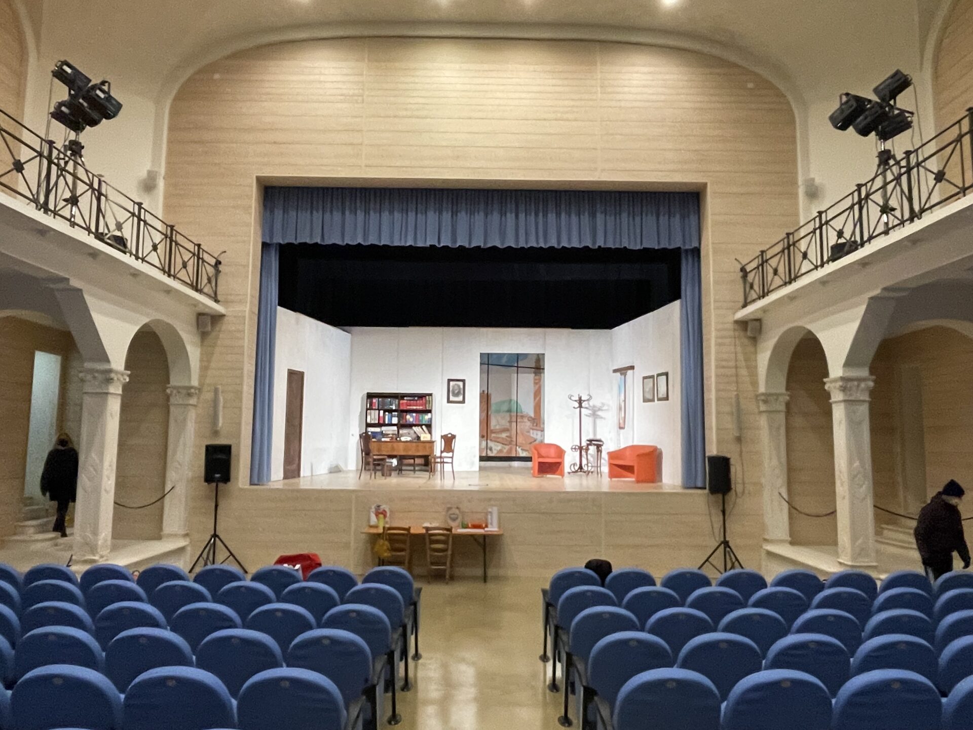 FOTO4 L'ampio palco è il più grande dell'intera Provincia di Vicenza