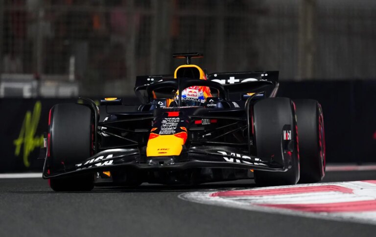 Ad Abu Dhabi Verstappen in pole davanti a Norris e Piastri, Leclerc è 5°