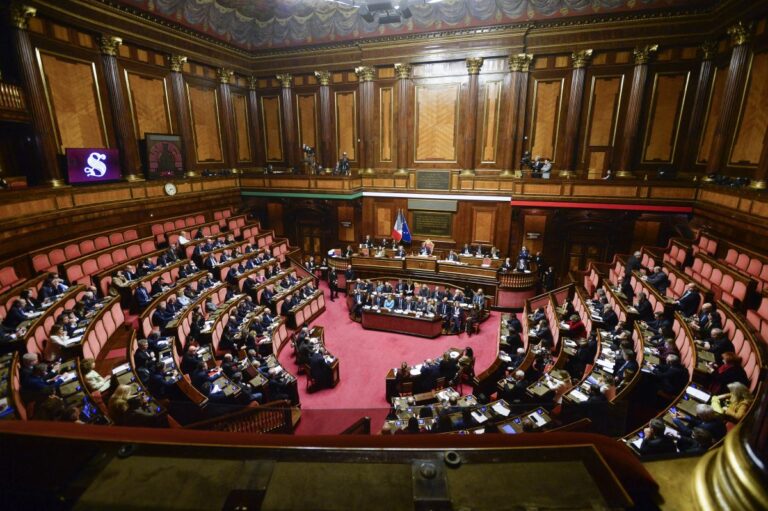 Via libera del Senato alla manovra, ora passa alla Camera